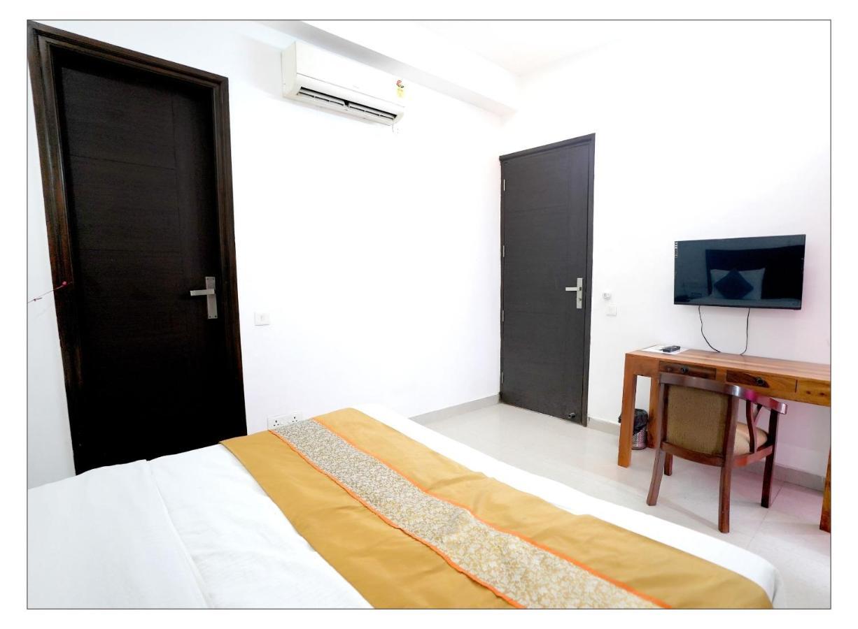 Gupta Residency Near Ajnara Heritage Ноида Екстериор снимка